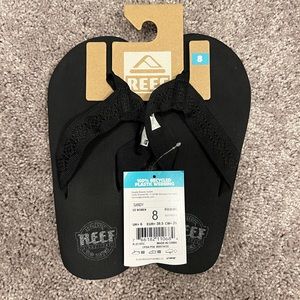 Never worn! Black Reef Sandals - women’s size 8